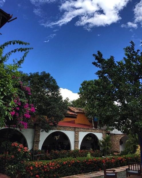 Hotel Y Restaurante Bienmesabe Santa Fe de Antioquia Zewnętrze zdjęcie