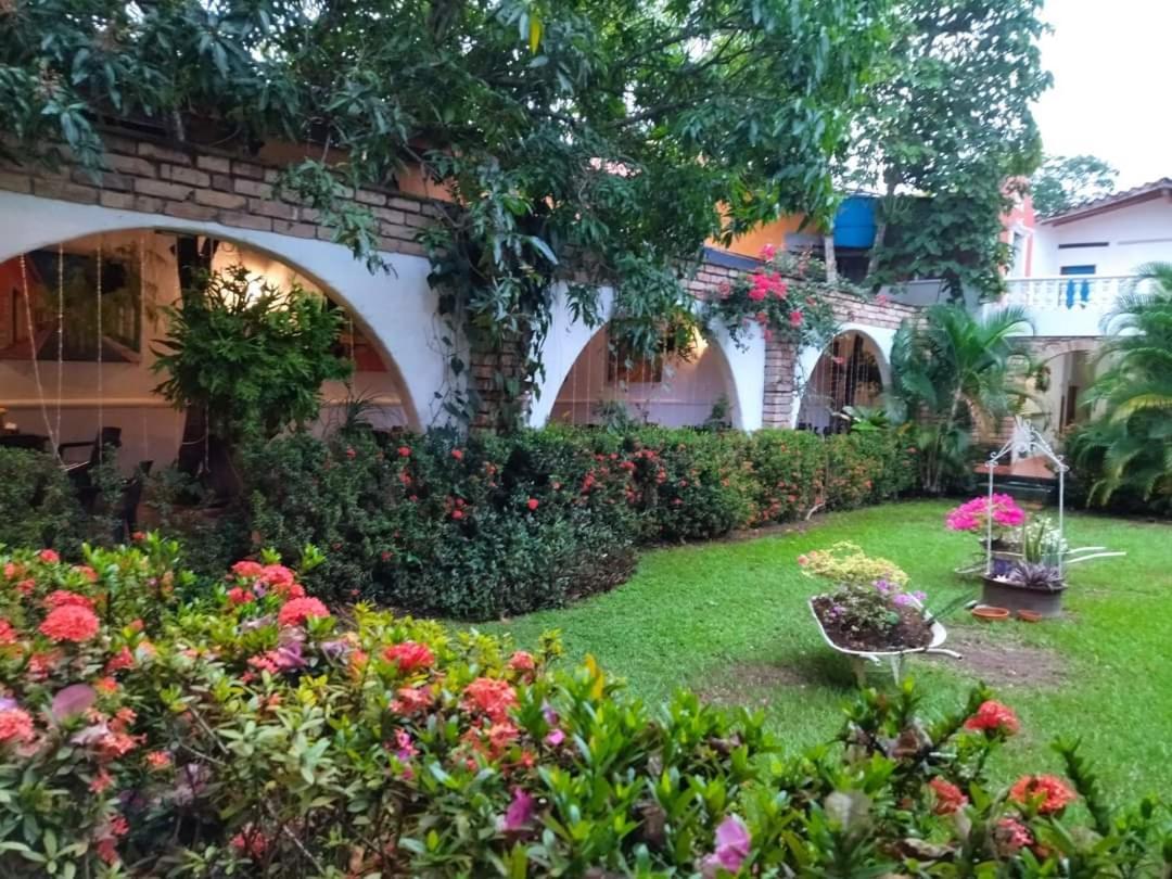 Hotel Y Restaurante Bienmesabe Santa Fe de Antioquia Zewnętrze zdjęcie